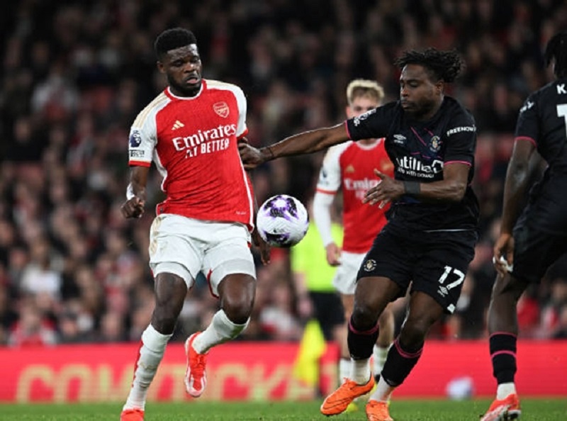adrian-clarke-cau-ay-kem-di-nhieu-sau-chan-thuong-neu-cau-ay-o-dinh-cao-thi-arsenal-hay-hon-nua